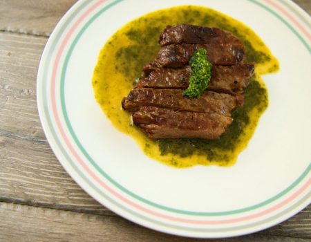 steak na pivovej omáčke s medvedím cesnakom