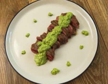 steak s dipom z medvedieho cesnaku